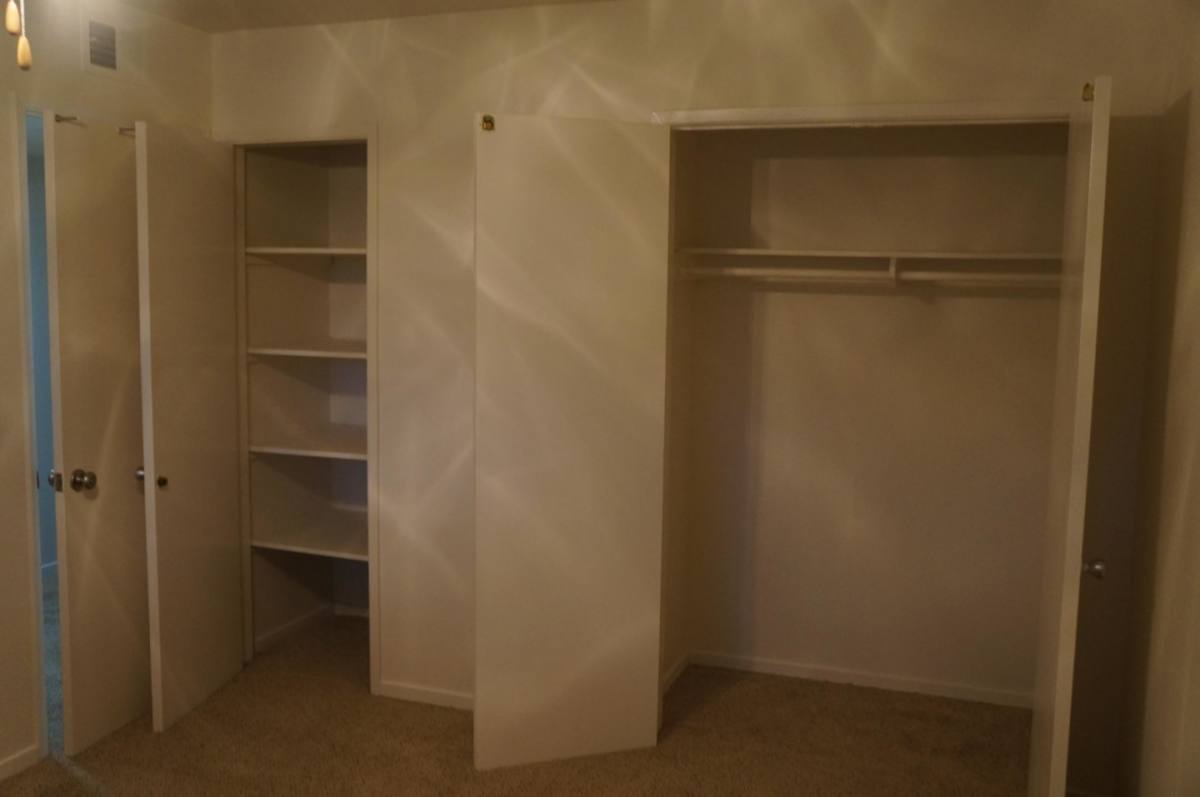 Apartment for rent at Chateau Vue, 2920 Clairemont Dr #14, San Diego, CA 92117