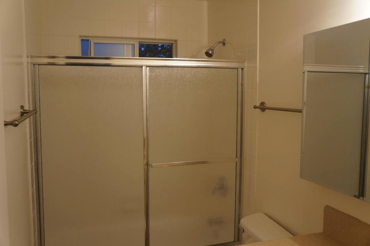 Apartment for rent at Chateau Vue, 2920 Clairemont Dr #14, San Diego, CA 92117
