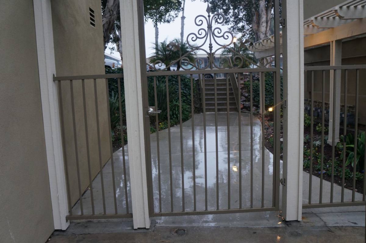 Apartment for rent at Chateau Vue, 2920 Clairemont Dr #14, San Diego, CA 92117