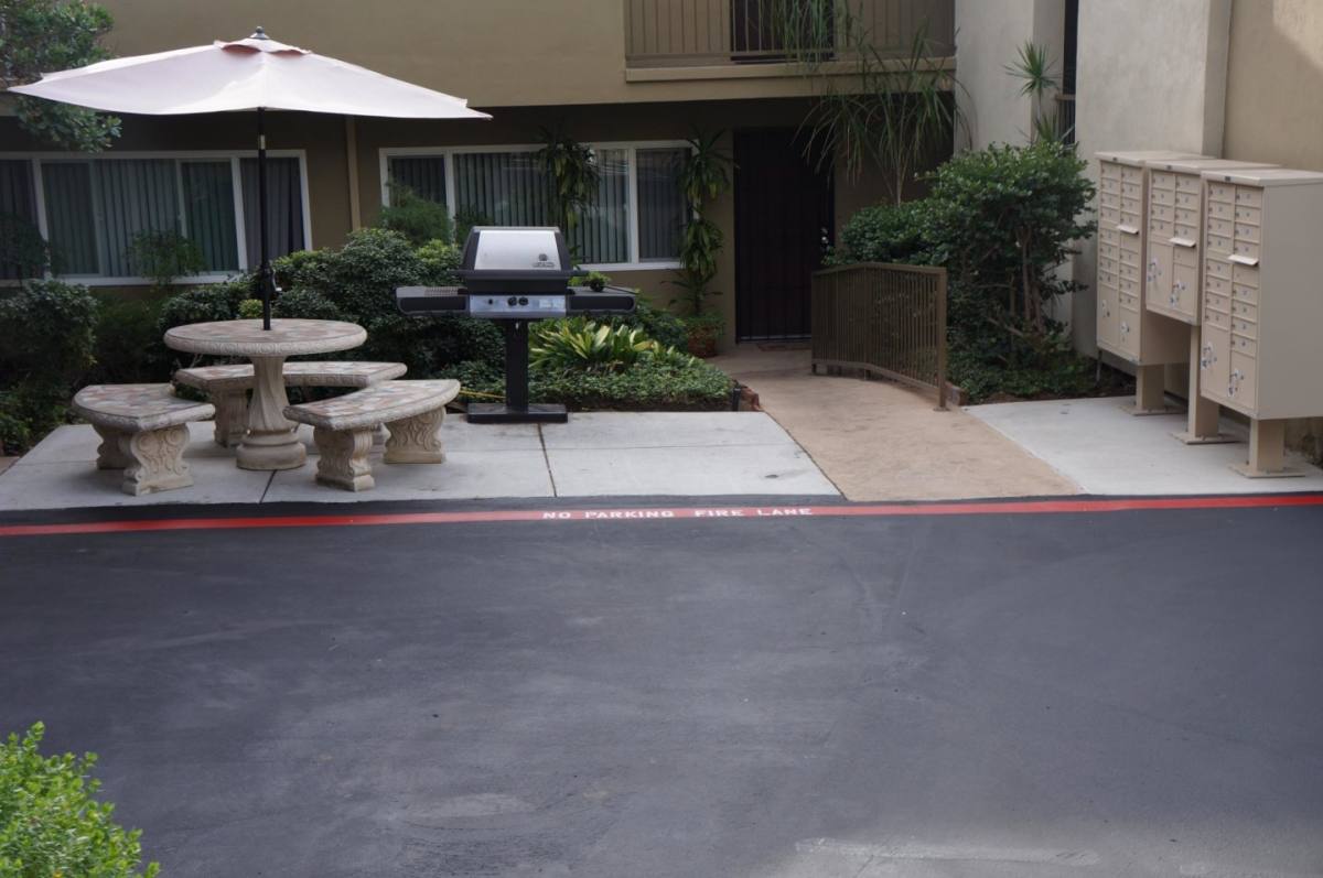 Apartment for rent at Chateau Vue, 2920 Clairemont Dr #14, San Diego, CA 92117