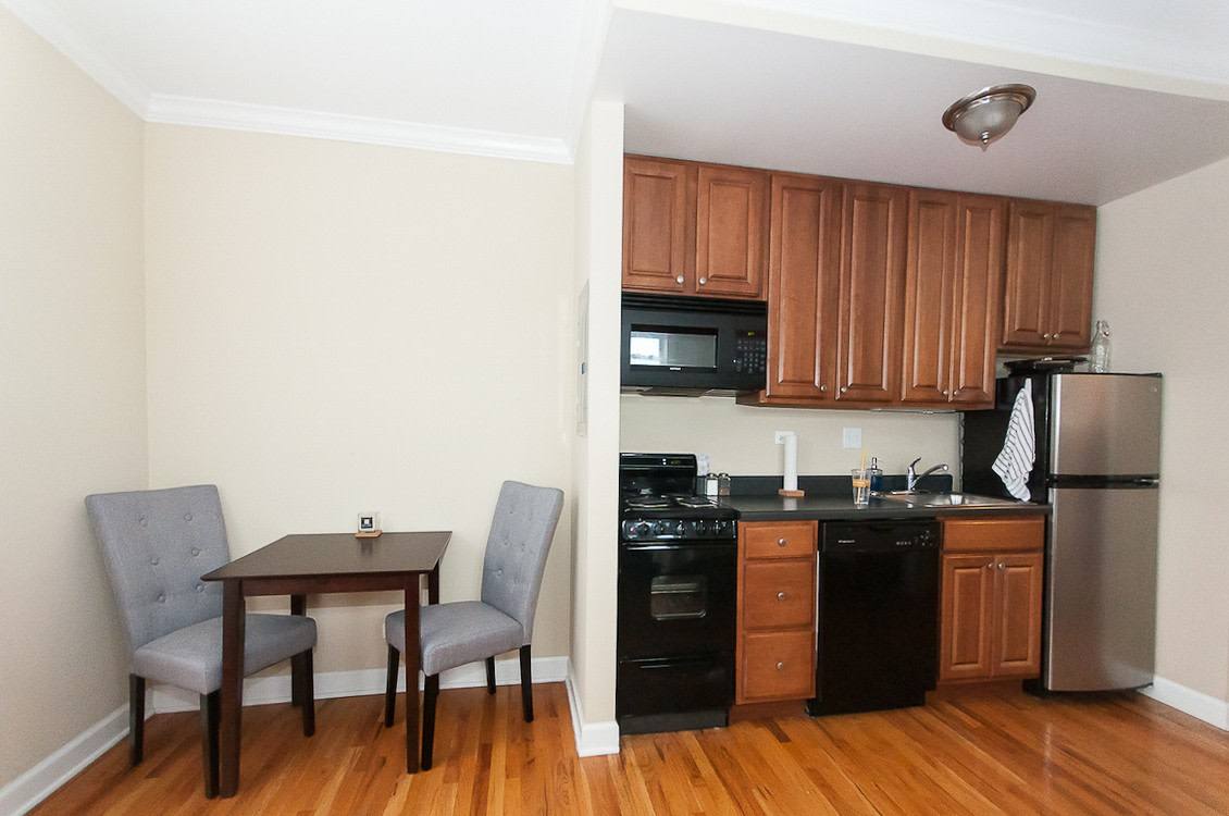 Apartment for rent at 828 W Fullerton Ave, Chicago, IL 60614
