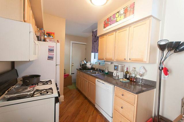 Apartment for rent at 734 W Oakdale Ave, Chicago, IL 60657