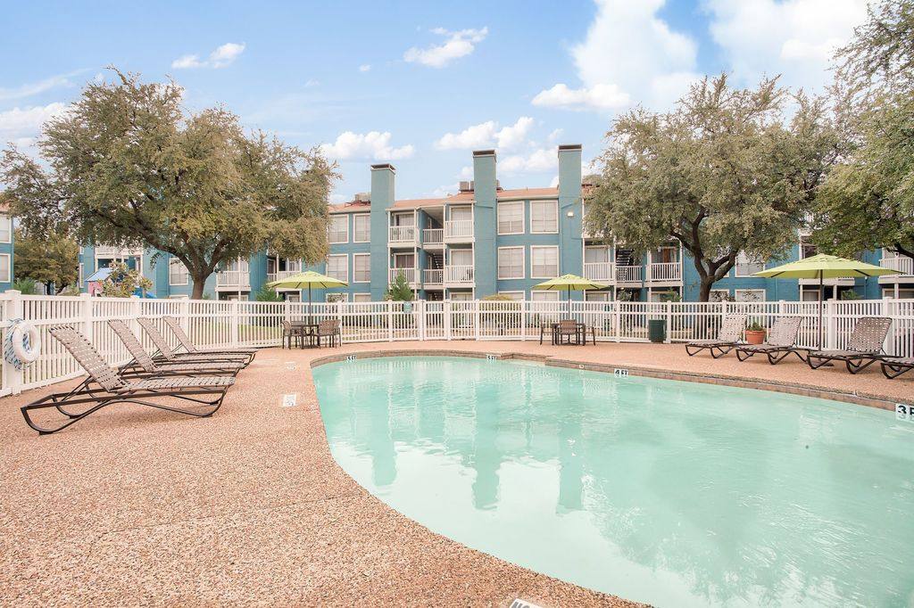Apartment for rent at Plaza Del Lago, 3330 Webb Chapel Extension, Dallas, TX 75220