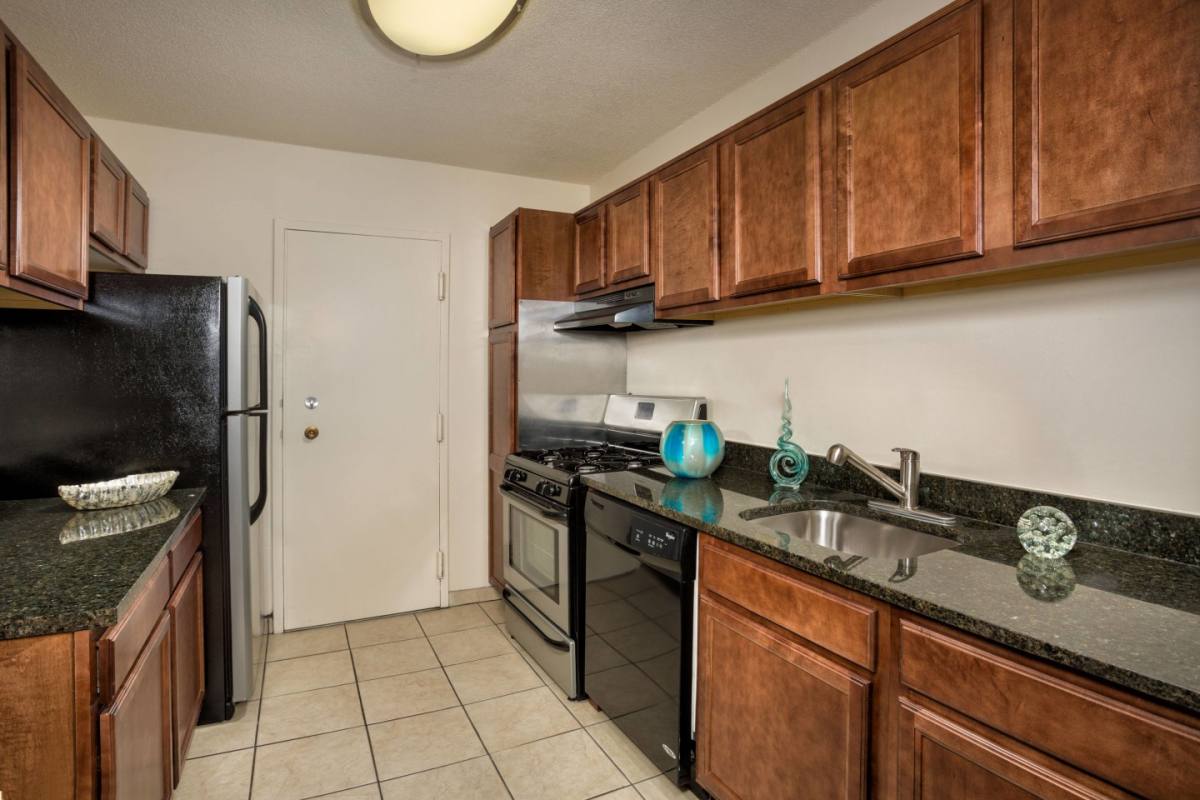 Apartment for rent at Cole Spring Plaza, 1001 Spring St, Silver Spring, MD 20910