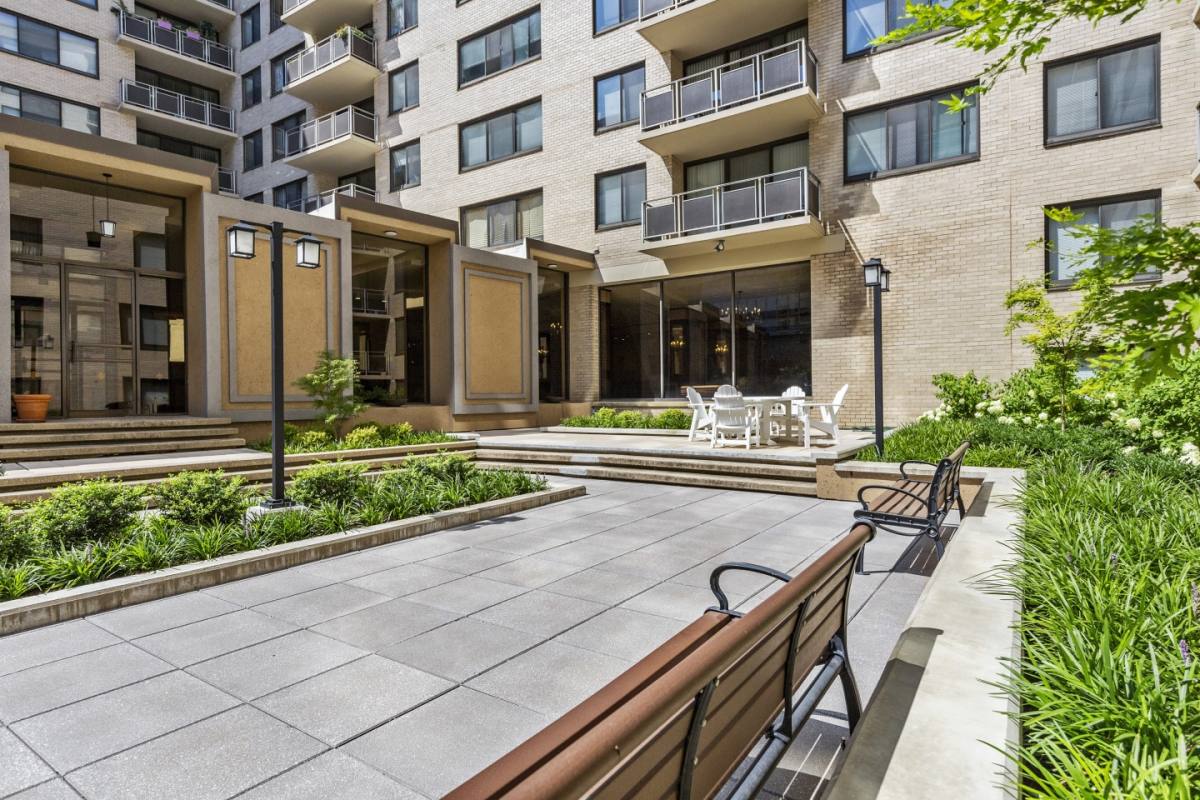 Apartment for rent at Cole Spring Plaza, 1001 Spring St, Silver Spring, MD 20910