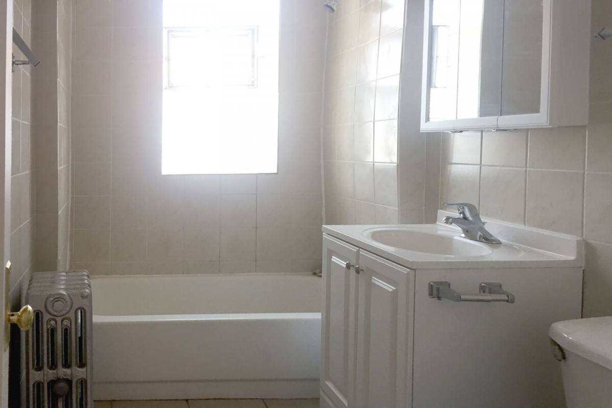 Apartment for rent at 5715-5725 S Kimbark Avenue, 5715 S Kimbark Ave, Chicago, IL 60661