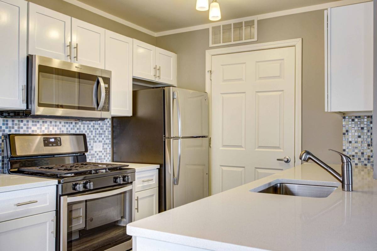 Apartment for rent at Orchard Village, 1240 W Indian Trail Rd, Aurora, IL 60506