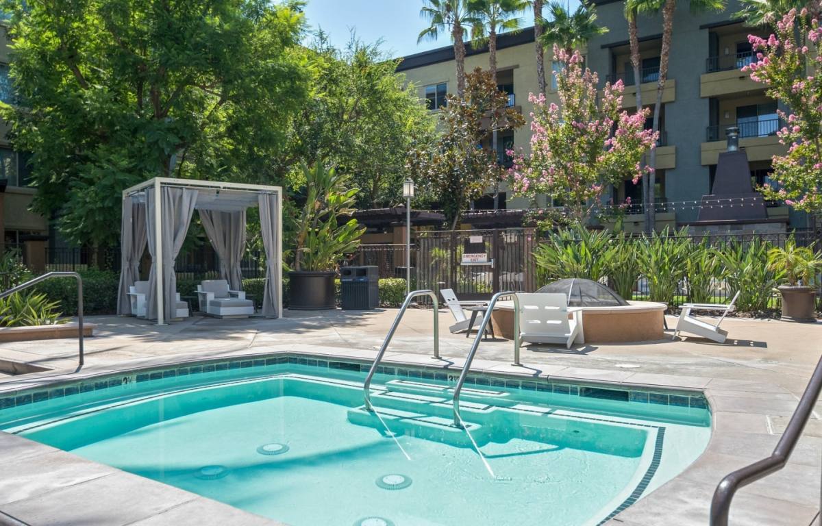 Apartment for rent at Amli Warner Center, 21200 Kittridge St, Canoga Park, CA 91303