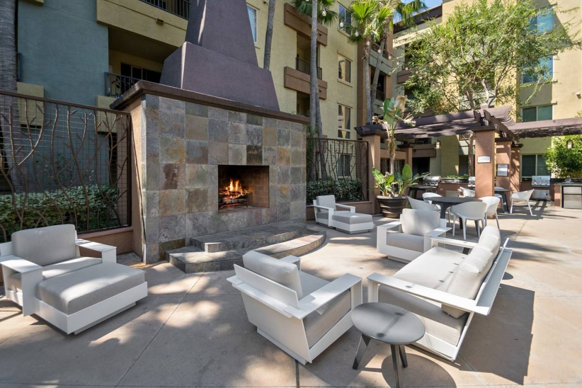 Apartment for rent at Amli Warner Center, 21200 Kittridge St, Canoga Park, CA 91303
