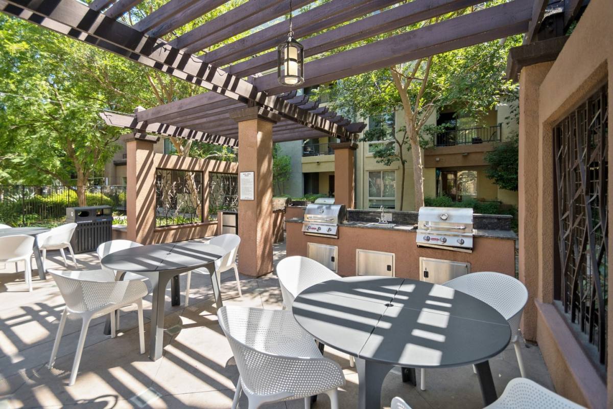 Apartment for rent at Amli Warner Center, 21200 Kittridge St, Canoga Park, CA 91303