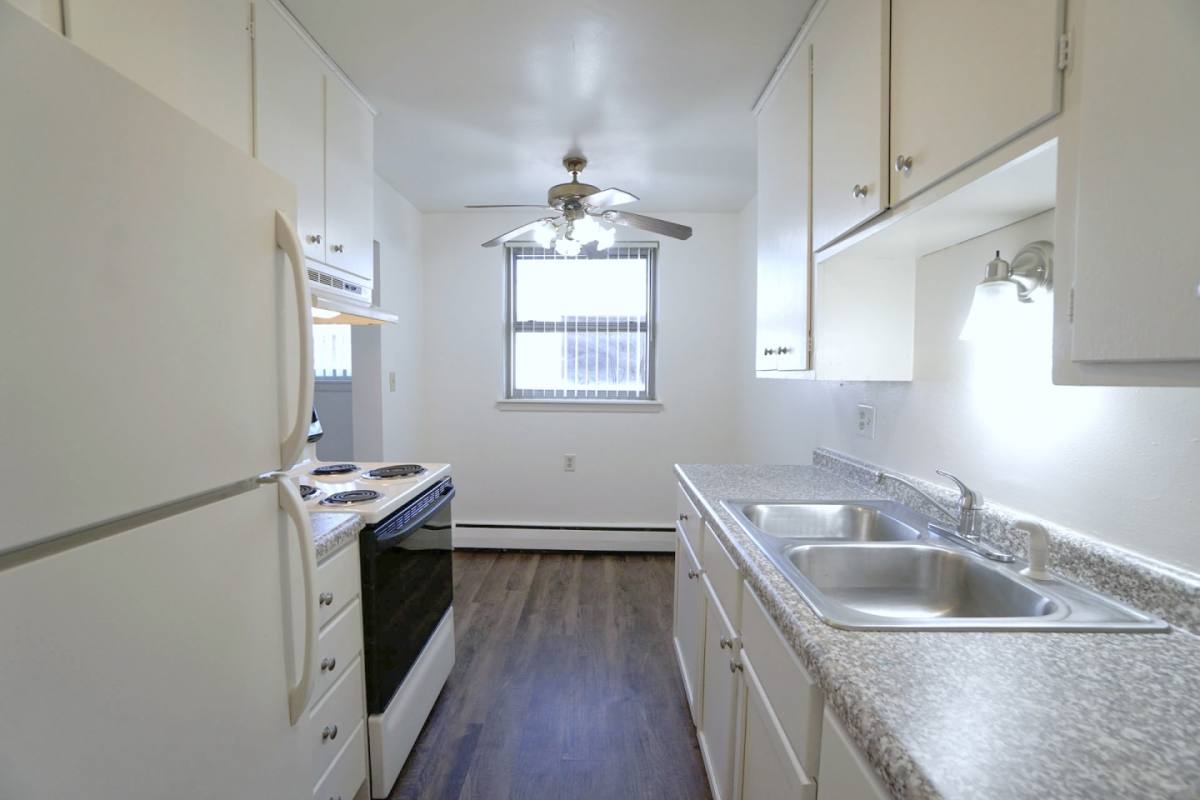 Apartment for rent at English Conway Place, 1376 Conway Ave, Saint Paul, MN 55106
