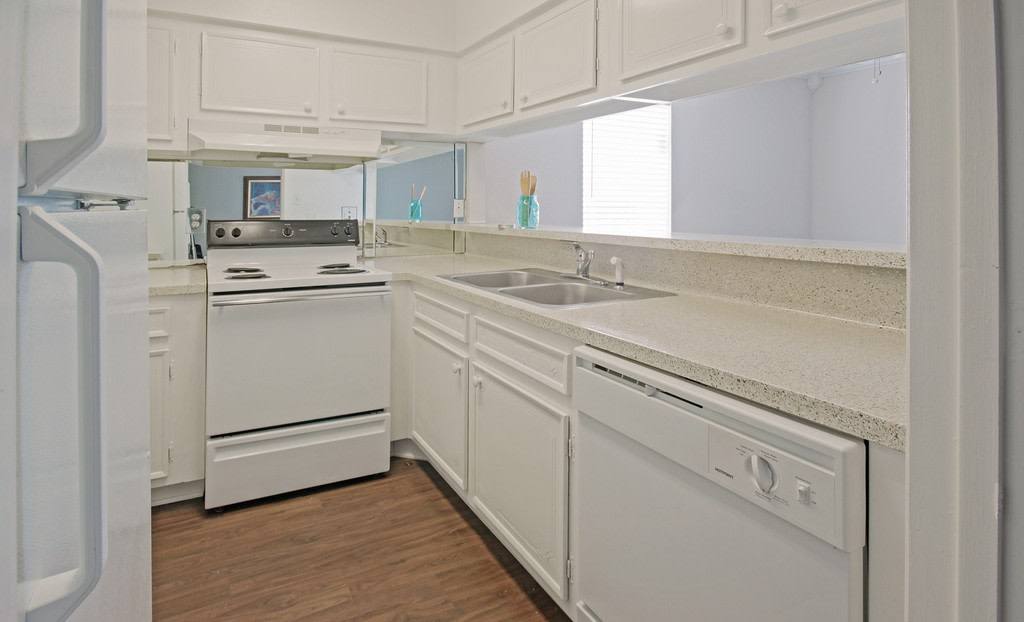 Apartment for rent at Pont Alba, 4301 Bissonnet St, Bellaire, TX 77401