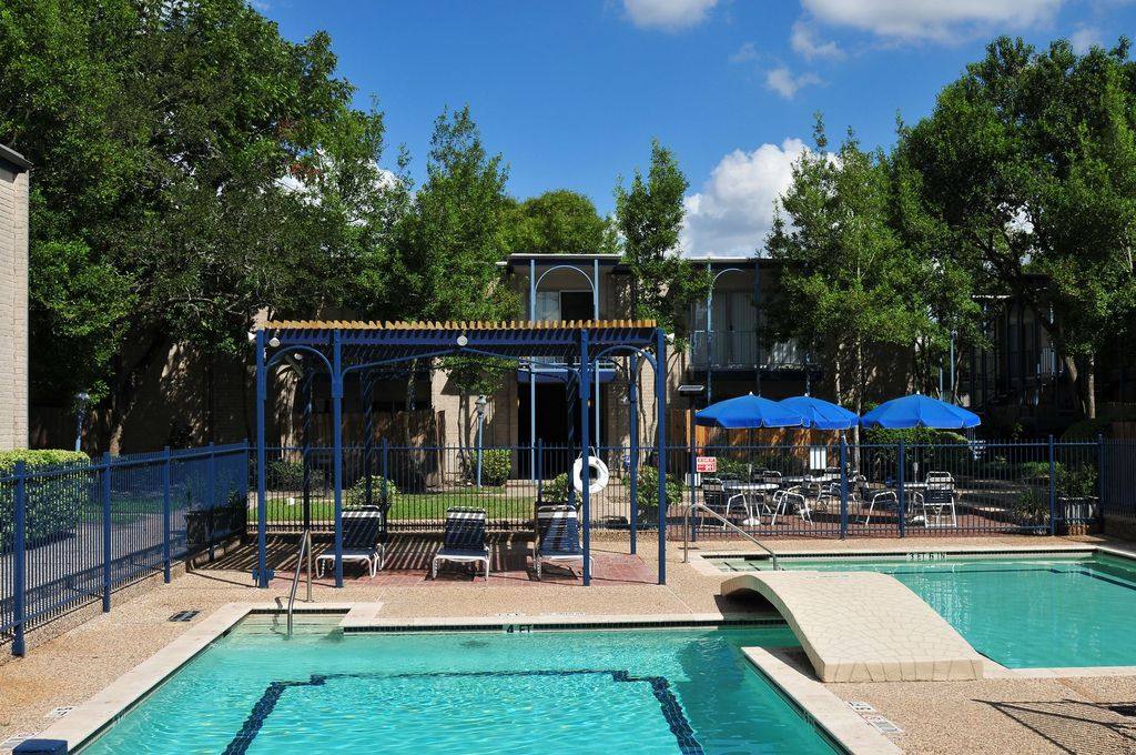 Apartment for rent at Pont Alba, 4301 Bissonnet St, Bellaire, TX 77401