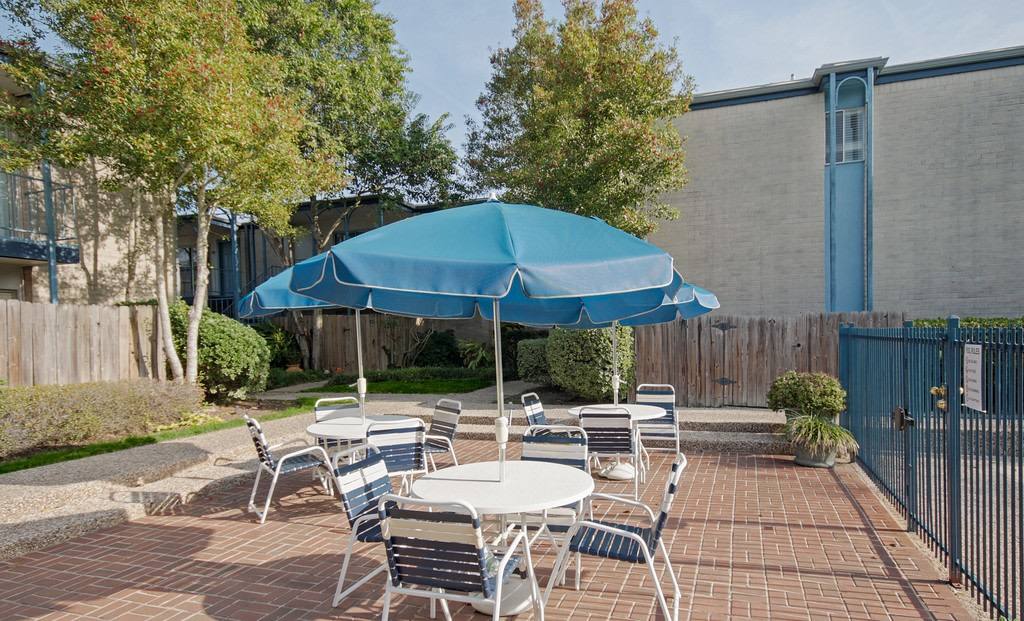 Apartment for rent at Pont Alba, 4301 Bissonnet St, Bellaire, TX 77401