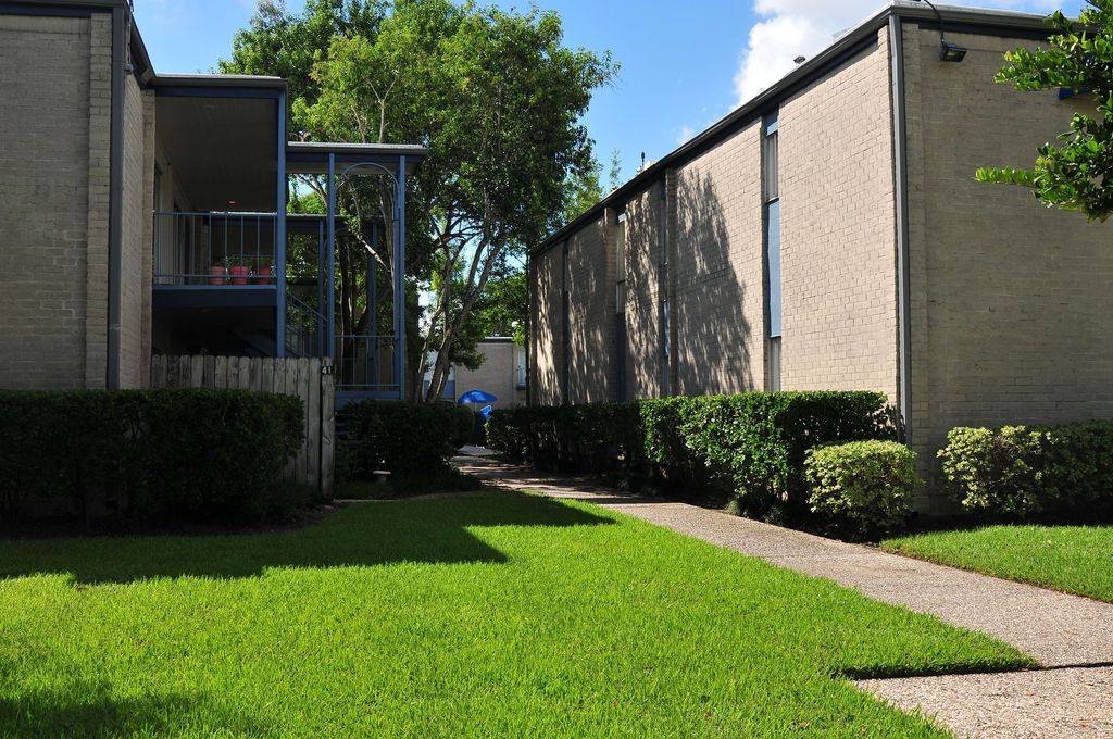 Apartment for rent at Pont Alba, 4301 Bissonnet St, Bellaire, TX 77401