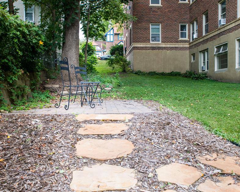 Apartment for rent at Hillside, 718 5th St SW, Rochester, MN 55902