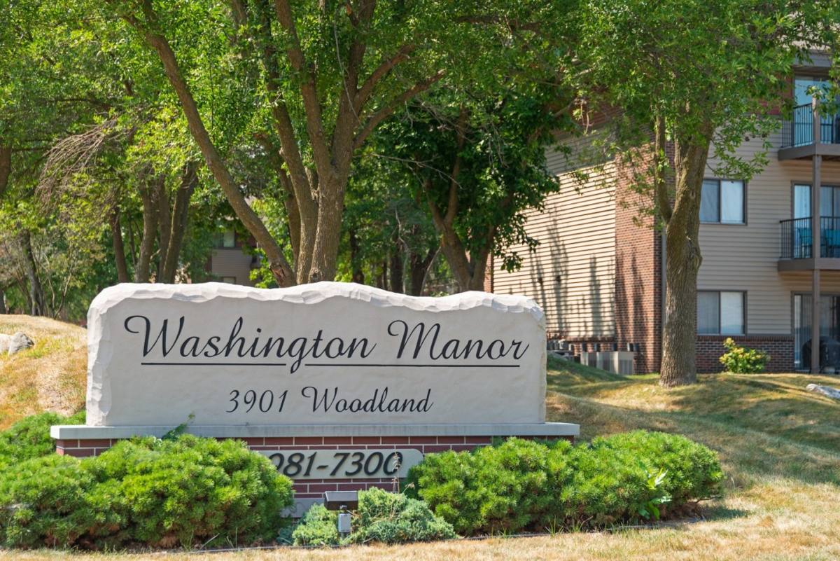 Apartment for rent at Washington Manor, 3901 Woodland Ave, West Des Moines, IA 50266