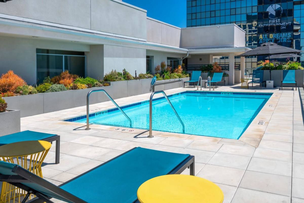 Apartment for rent at Met West on Sunset, 5837 W Sunset Blvd, Los Angeles, CA 90028