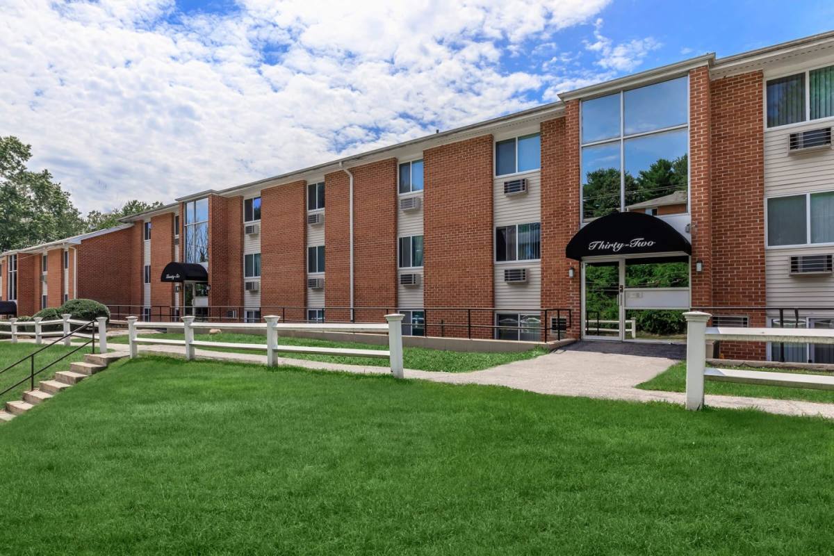 Apartment for rent at Nutmeg Woods, 84 Hawthorne Dr N, New London, CT 06320