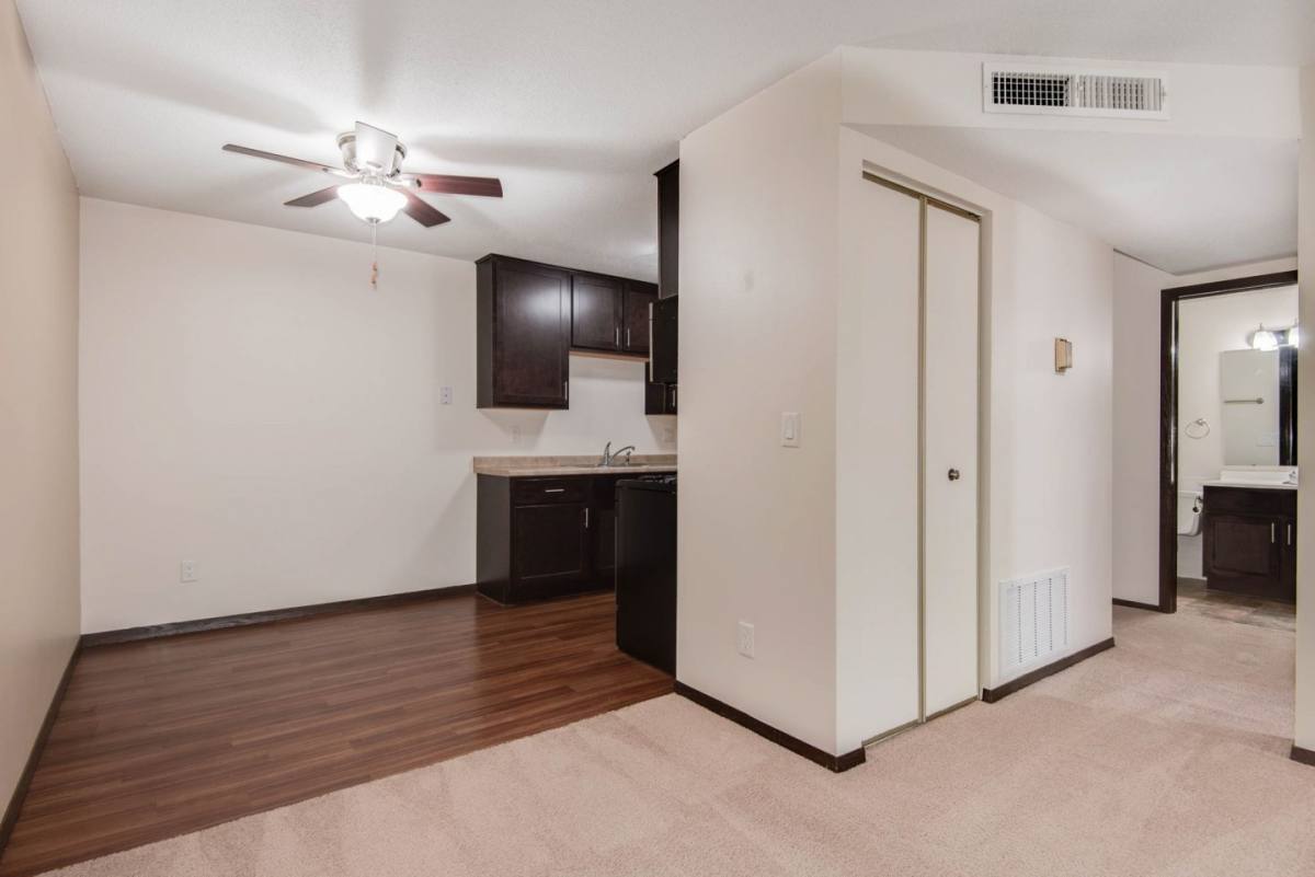 Apartment for rent at Oaks Braemar, 7150 Cahill Rd, Minneapolis, MN 55439