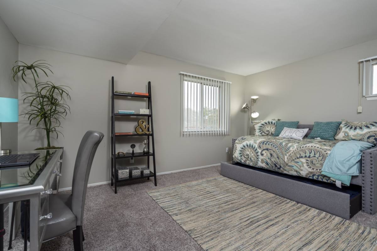 Apartment for rent at Diamond Forest, 23140 Halsted Rd, Farmington, MI 48335