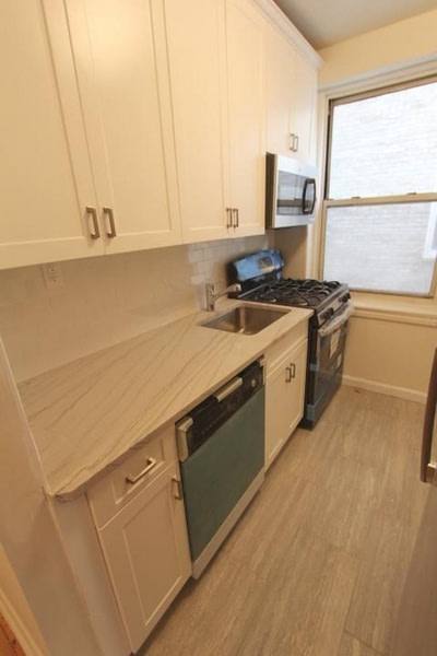 Apartment for rent at 41 Kew Gardens Rd, Kew Gardens, NY 11415
