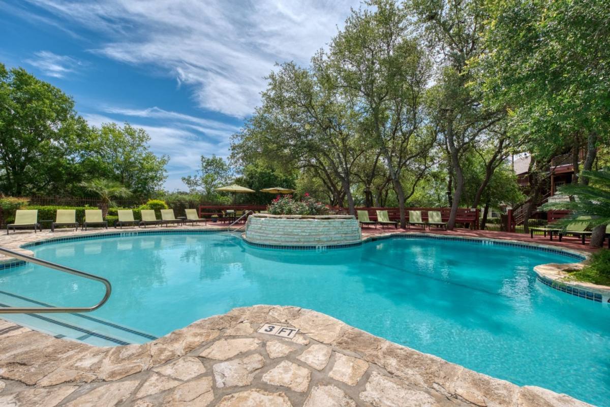 Apartment for rent at Montecito, 8302 W Hausman Rd, San Antonio, TX 78249
