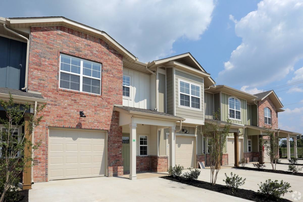 Townhouse for rent at Woodland Park, 4000 S Dixieland Rd, Rogers, AR 72758