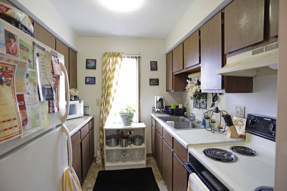 Apartment for rent at Diamond Lake, 100 W Diamond Lake Rd, Minneapolis, MN 55419