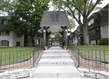 Apartment for rent at Diamond Lake, 100 W Diamond Lake Rd, Minneapolis, MN 55419