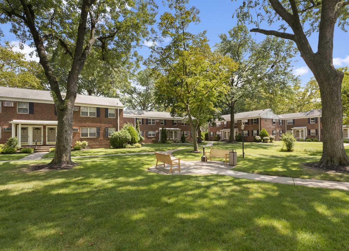 Apartment for rent at Lakeview, 96E Lakeview Ave, Leonia, NJ 07605