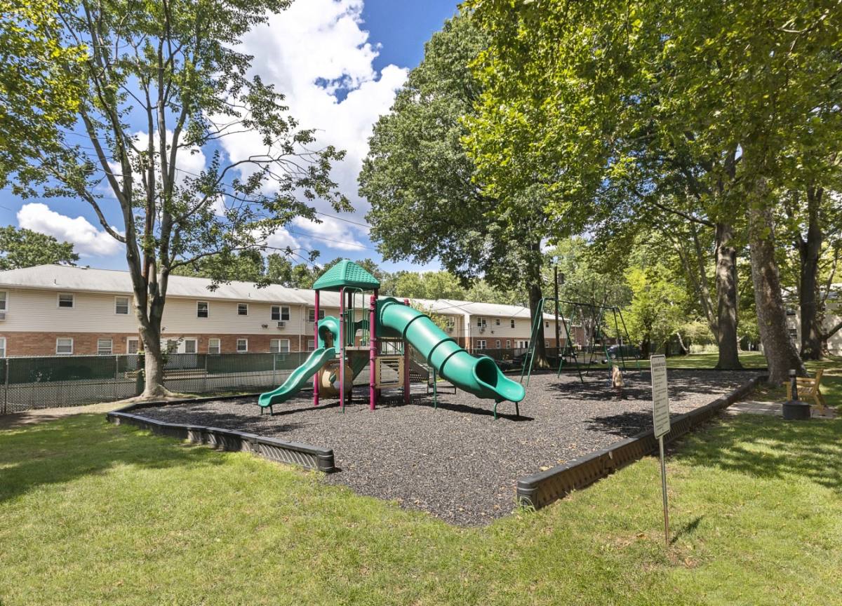Apartment for rent at Lakeview, 96E Lakeview Ave, Leonia, NJ 07605