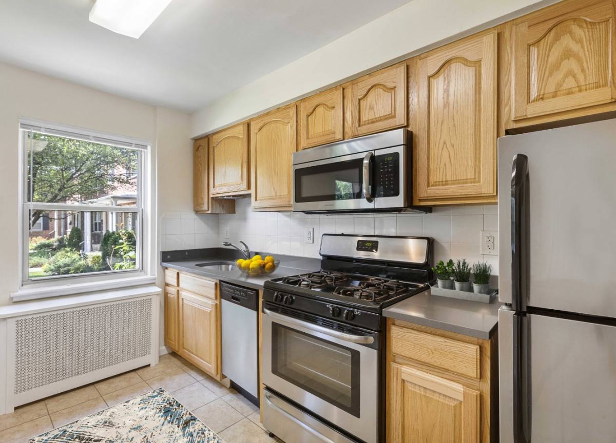 Apartment for rent at Lakeview, 96E Lakeview Ave, Leonia, NJ 07605