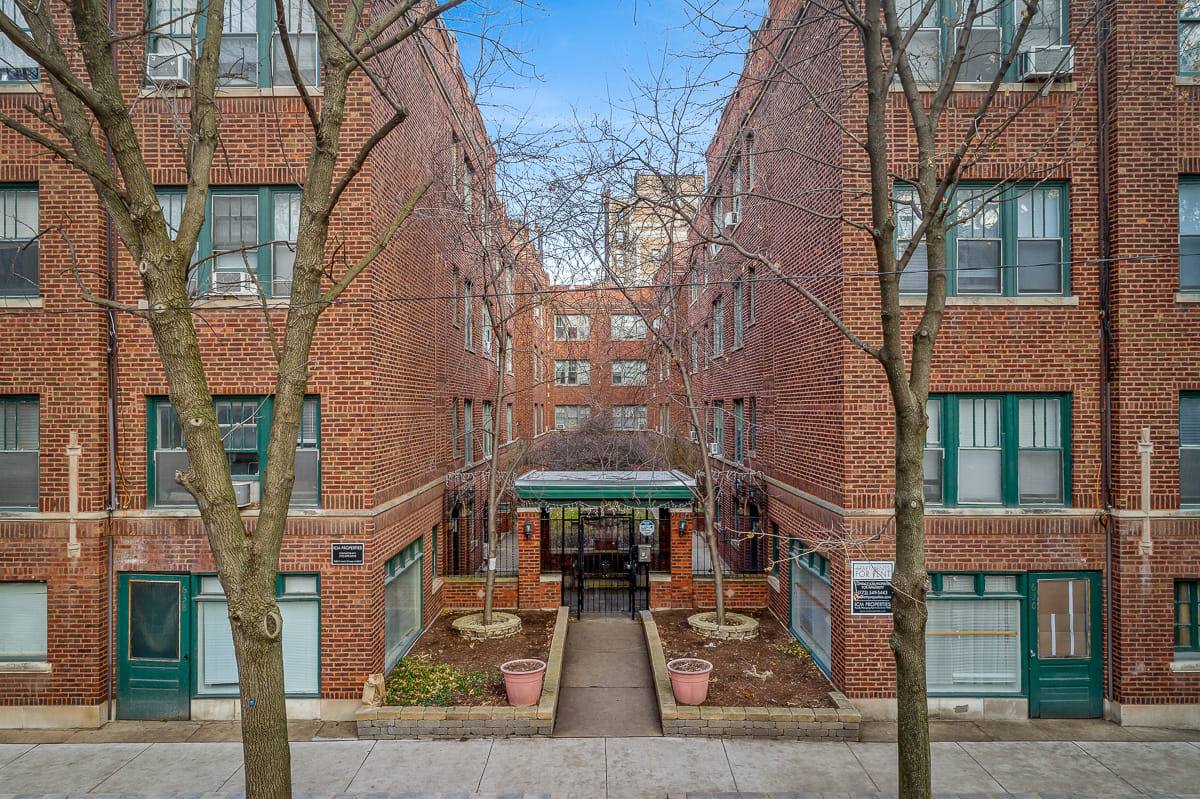Apartment for rent at 630-38 1 2 W Arlington, 630 1 2 W Arlington Place, Chicago, IL 60614