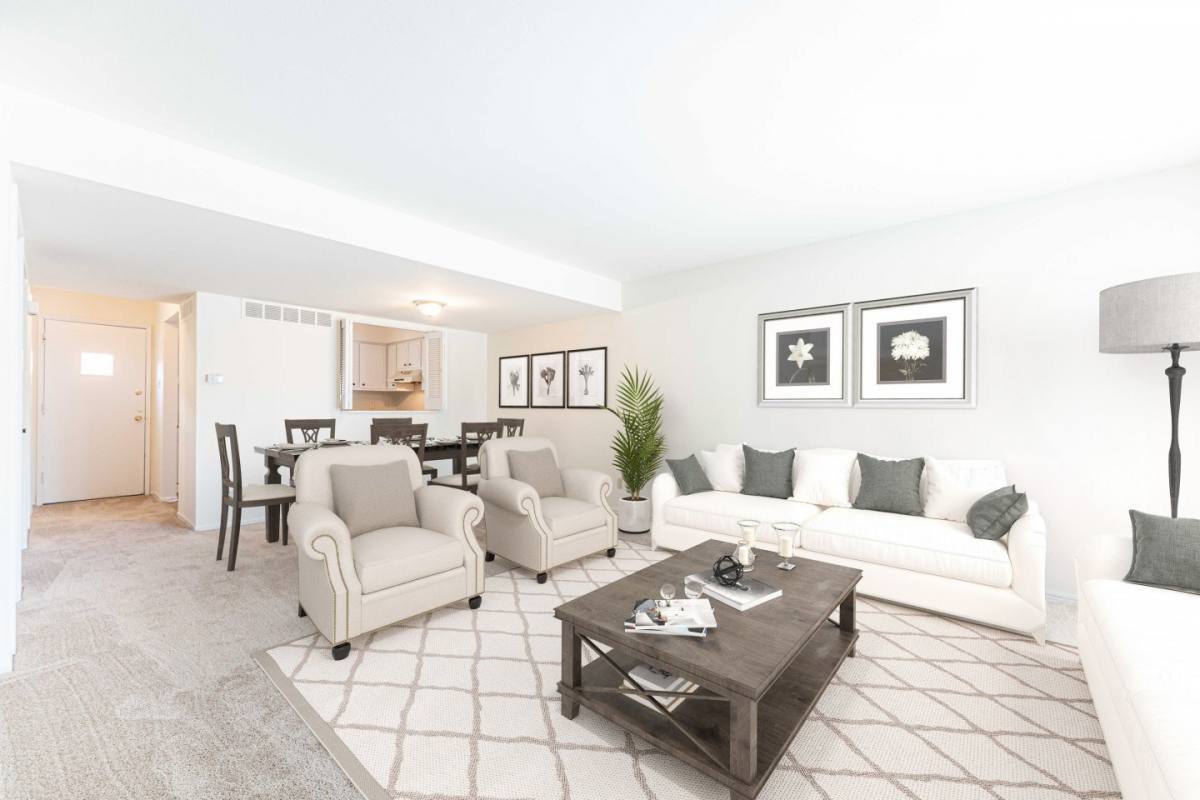 Apartment for rent at The Oaks on Bonhomme, 8669 Old Towne Dr, Saint Louis, MO 63132