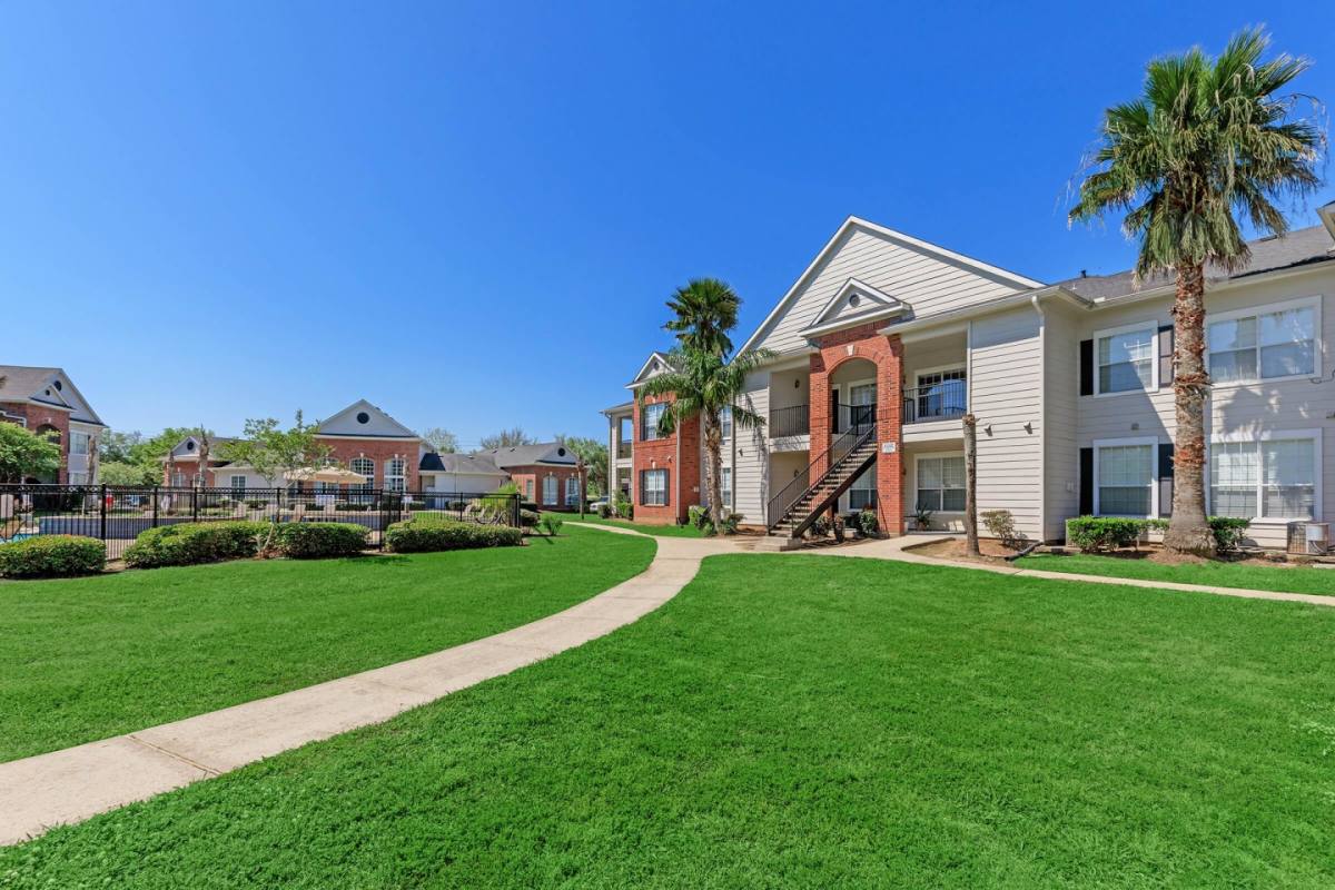Apartment for rent at The Life at Emerald Oaks, 7440 Highway 6, Hitchcock, TX 77563