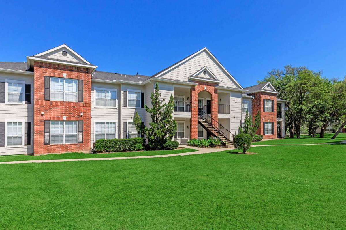 Apartment for rent at The Life at Emerald Oaks, 7440 Highway 6, Hitchcock, TX 77563