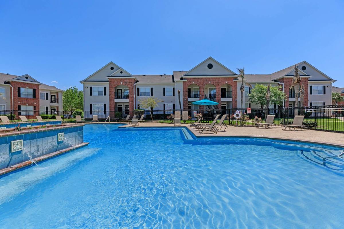 Apartment for rent at The Life at Emerald Oaks, 7440 Highway 6, Hitchcock, TX 77563