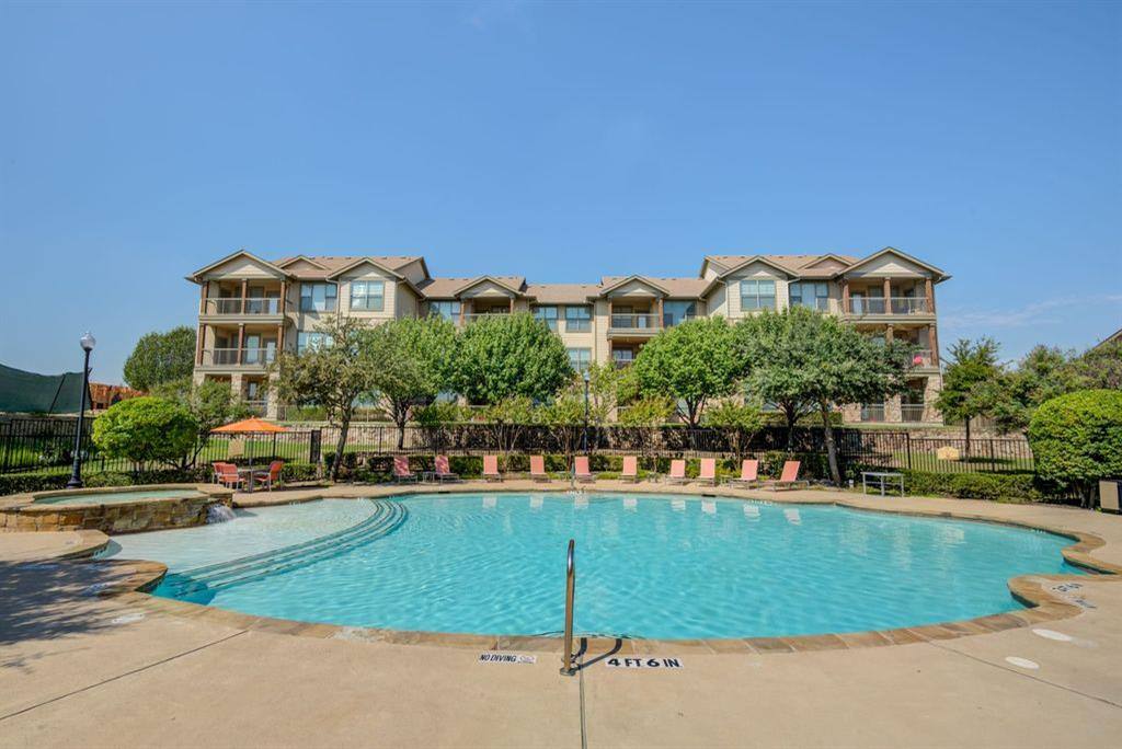 Apartment for rent at Huntington Ridge, 821 S Polk St, Desoto, TX 75115