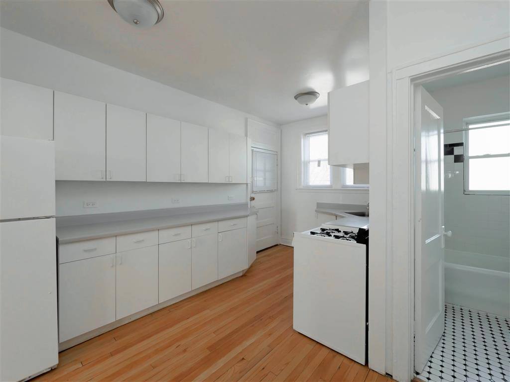 Apartment for rent at Green Manor, 4435 N Greenview Ave, Chicago, IL 60640