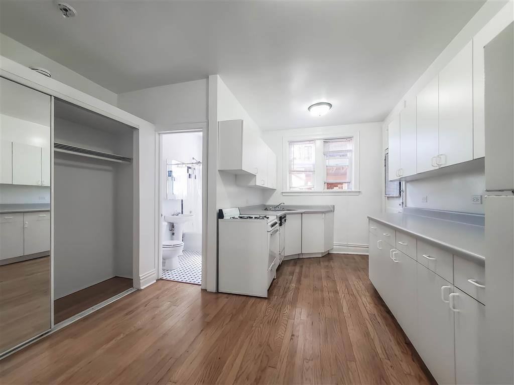 Apartment for rent at Green Manor, 4435 N Greenview Ave, Chicago, IL 60640