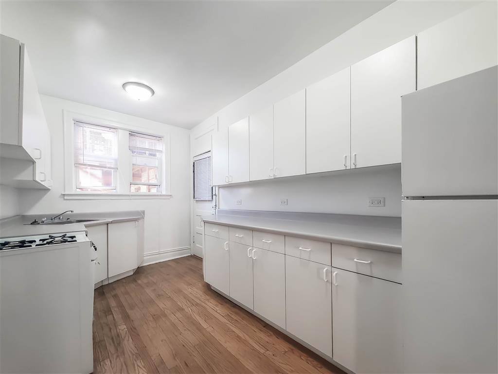 Apartment for rent at Green Manor, 4435 N Greenview Ave, Chicago, IL 60640