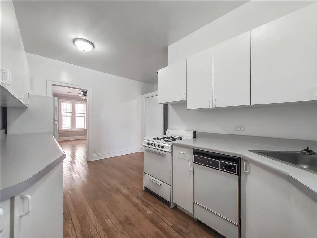 Apartment for rent at Green Manor, 4435 N Greenview Ave, Chicago, IL 60640