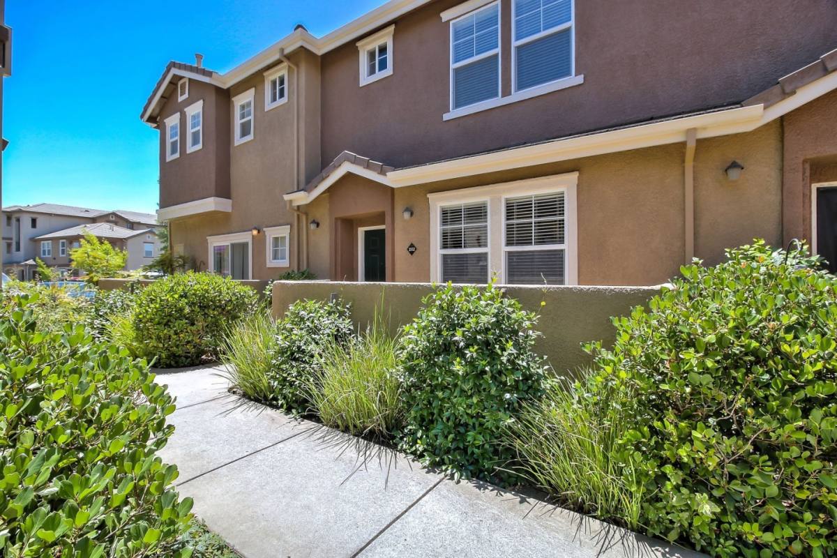 Townhouse for rent at Coventry Park, 751 Central Park Dr, Roseville, CA 95678