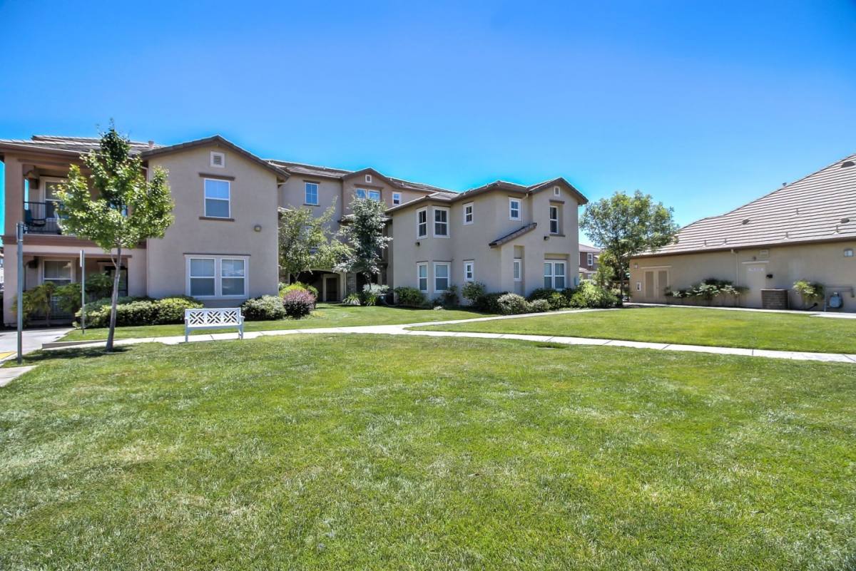 Townhouse for rent at Coventry Park, 751 Central Park Dr, Roseville, CA 95678