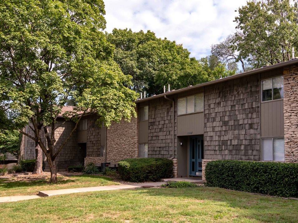 Apartment for rent at Corinth Valley, 3500 W 83rd St, Prairie Village, KS 66208