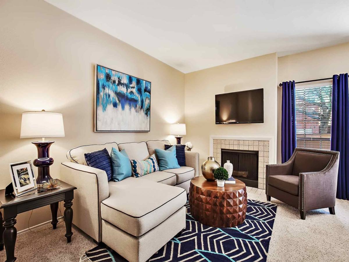 Apartment for rent at Oakhaven, 3330 Country Square Dr, Carrollton, TX 75006