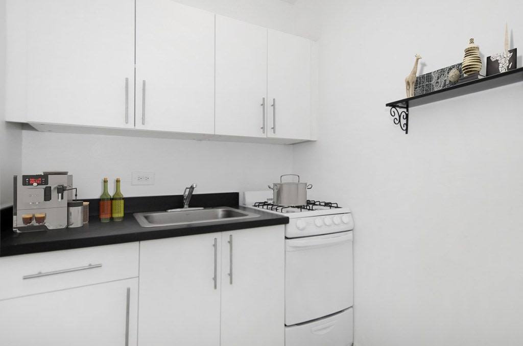 Apartment for rent at 1049 West Oakdale, 1049 W Oakdale Ave, Chicago, IL 60657