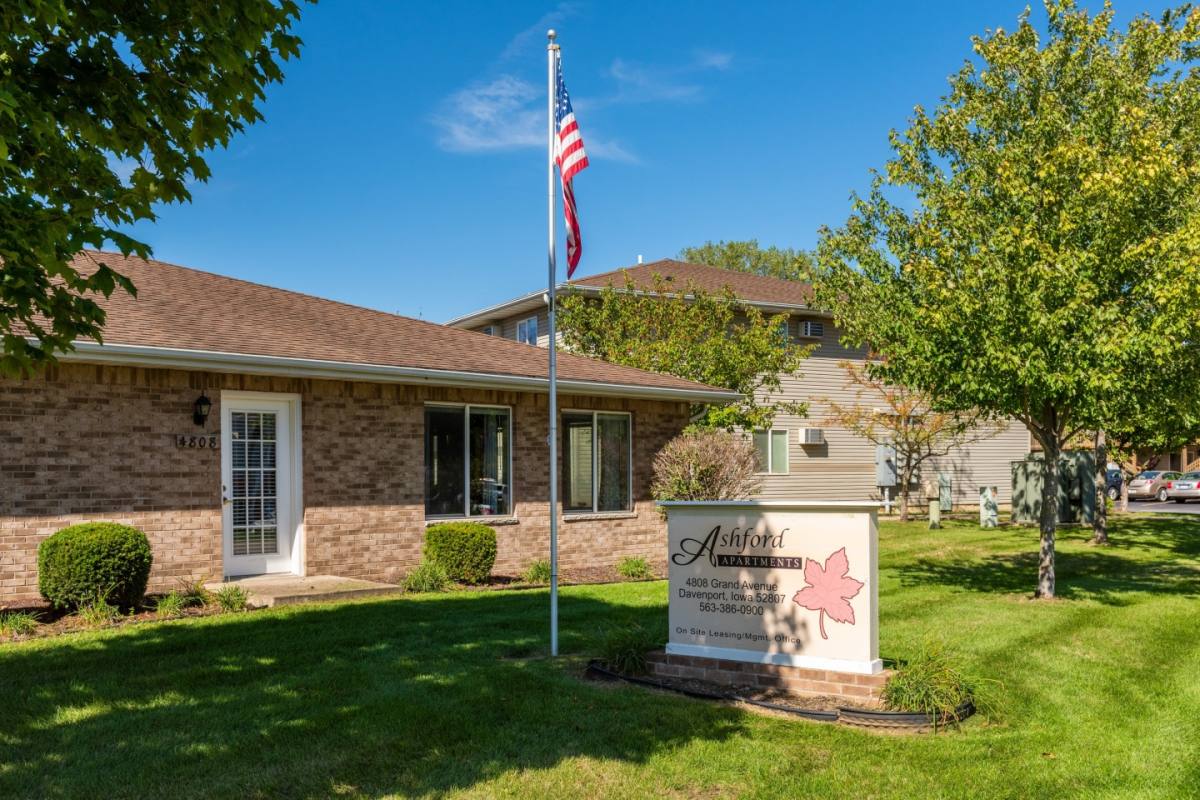 Apartment for rent at Ashford, 4808 Grand Ave, Davenport, IA 52807