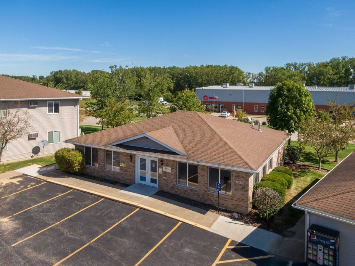 Apartment for rent at Ashford, 4808 Grand Ave, Davenport, IA 52807